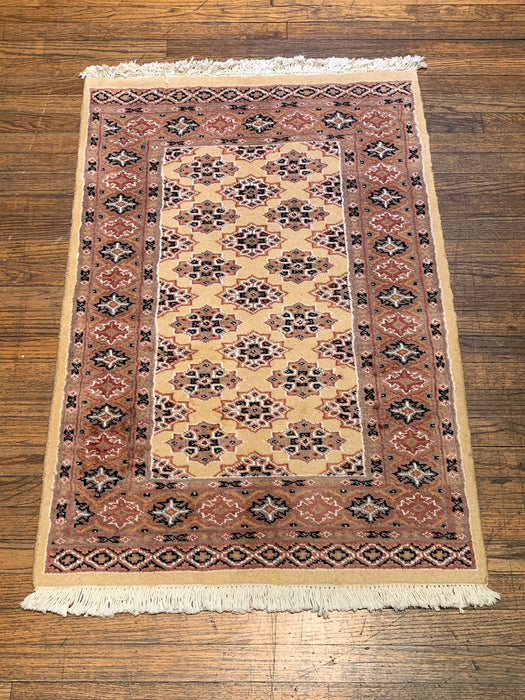 Hand-Knotted Pakistani Wool Rug, Tribal/Floral Design, size 2' 7" x 3' 10"