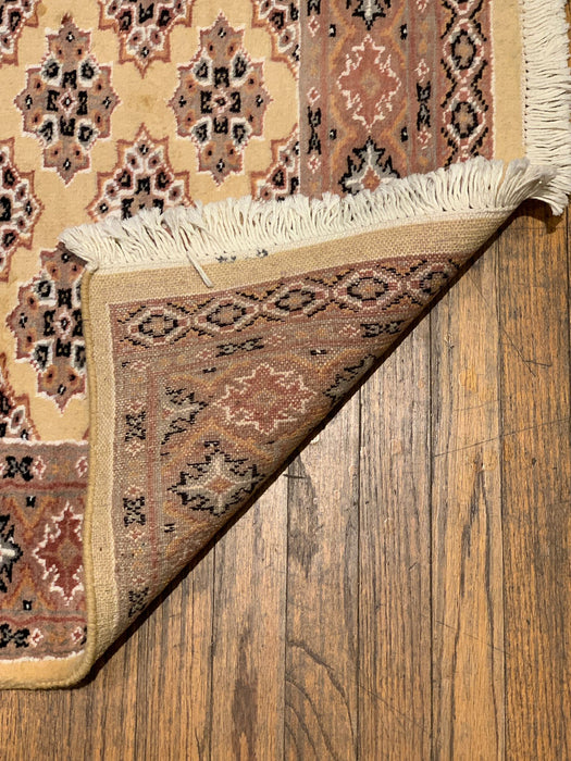 Hand-Knotted Pakistani Wool Rug, Tribal/Floral Design, size 2' 7" x 3' 10"