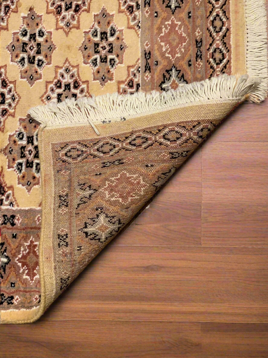 Hand-Knotted Pakistani Wool Rug, Tribal/Floral Design, size 2' 7" x 3' 10"