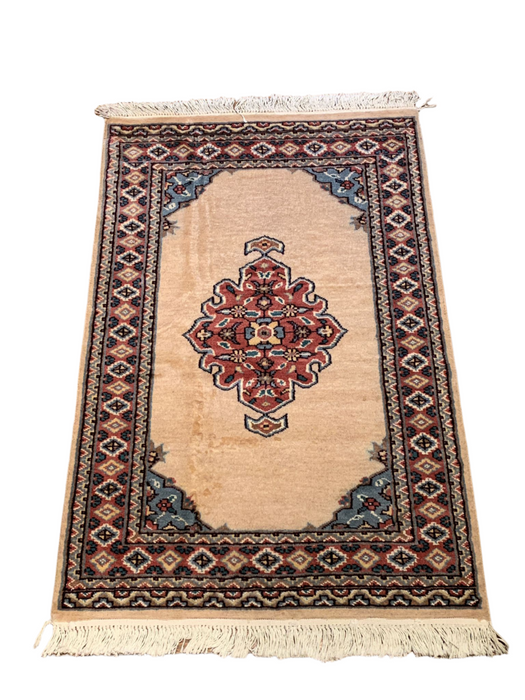 Hand-Knotted Pakistani Wool Rug, Tribal/Floral Design, size 2' 7" x 4"