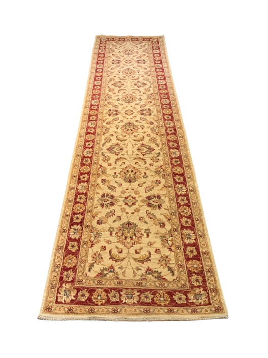 Hand-Knotted Sultanabad Vegetable-Dyed Wool Rug Size ; 2' 7" x 10' 4"