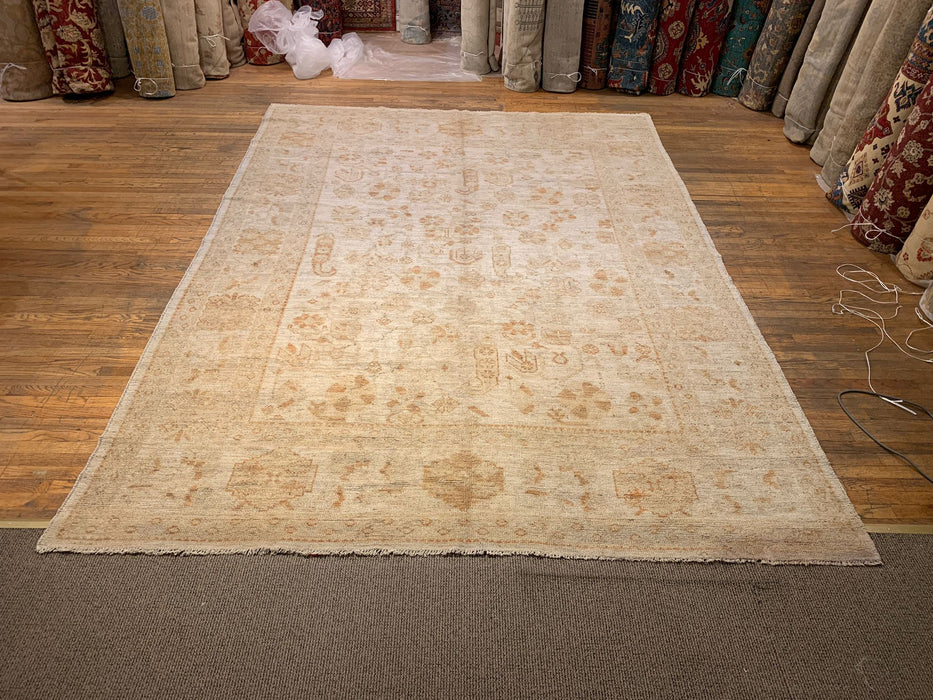 Hand-Knotted Sultanabad Vegetable-Dyed Wool Rug, 8' x 11' 8" (K)