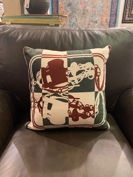 Modern Pop Art Cushion with Abstract Face & Chain Print – Square Throw Pillow