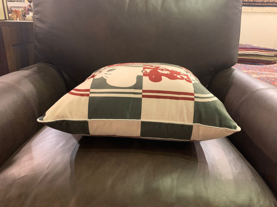 Modern Pop Art Cushion with Abstract Face & Chain Print – Square Throw Pillow