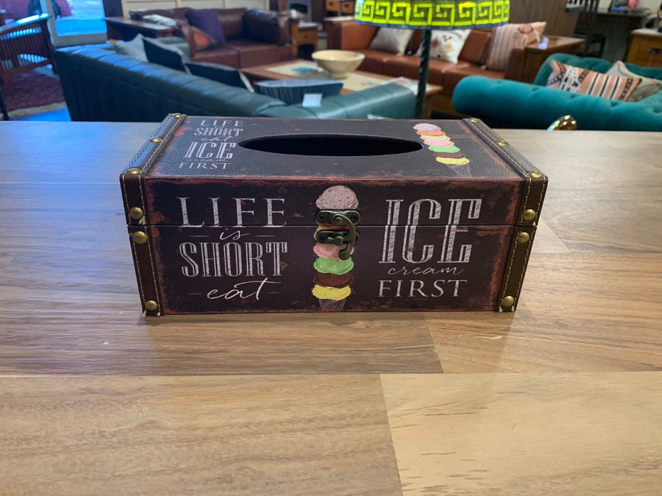 Decorative Wooden Tissue Box Holder with Vintage Prints – “Life is Short Eat Ice Cream First” / “Legends Never Die” / “Family Blessing” Designs