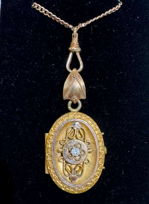 GF Victorian oval locket