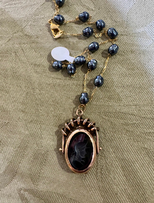 Gray Pearl with Pendant