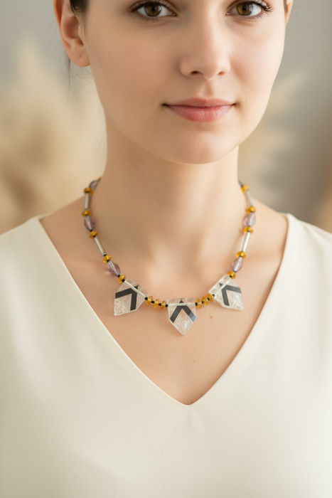 Art deco glass with beads