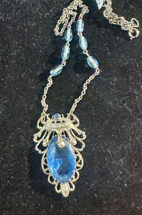 Blue deco neck