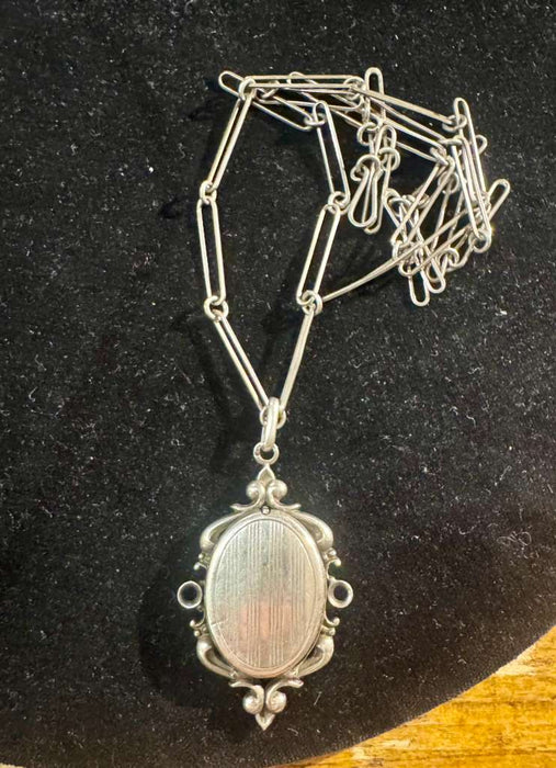 SS paperclip chain with deco locket