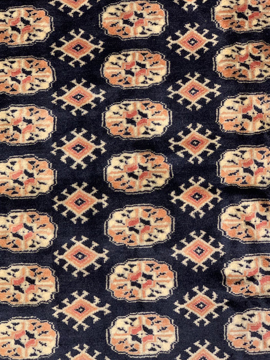 Hand-Knotted Pakistani Bokhara Rug – 100% Wool, size 8' 2" x 10' 3" (M)