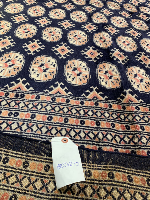 Hand-Knotted Pakistani Bokhara Rug – 100% Wool, size 8' 2" x 10' 3" (M)