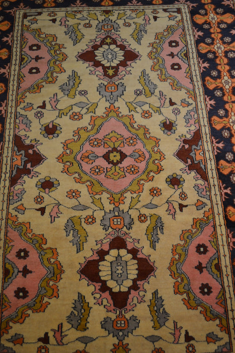 Pakistani Oriental Rug 4"3" x 6'0" - Crafters and Weavers
